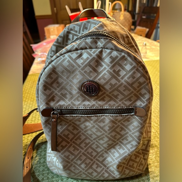 Tommy Hilfiger Handbags - Tommy Hilfiger Small backpack/purse. 🥭